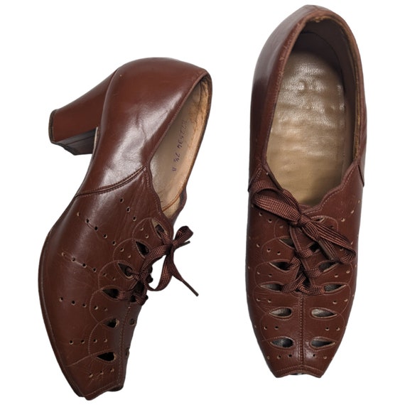 Vtg 1940s Tarsal Tred Brown Cutout Leather Lace-U… - image 1