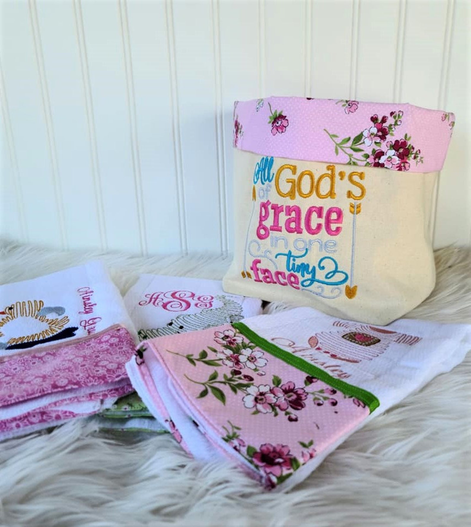 Baby Shower Gift Set, Embroidered Baby Shower Gift, New Born Gift, New Baby Gift, New Baby Gift