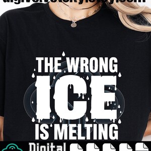 Puede incluir: Camiseta negra con el texto blanco "THE WRONG ICE IS MELTING" con un diseño de hielo derritiéndose. La imagen también incluye el texto "Digital download" e iconos de tipo de archivo.