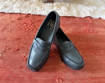 Retro green leather loafers size 8.5