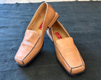 Mocasines de piel de tacón cuadrado Cole Haan de los años 90, talla 6