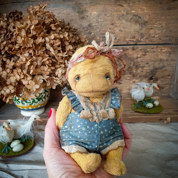 Birdie, Entlein Mädchen im Teddy-Stil, Ooak, handgenäht,  Sammlerteddy,  Künstlerteddy