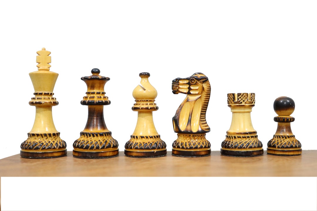 Parker Staunton Chess Set Burnt Boxwood Pieces with The Queen's