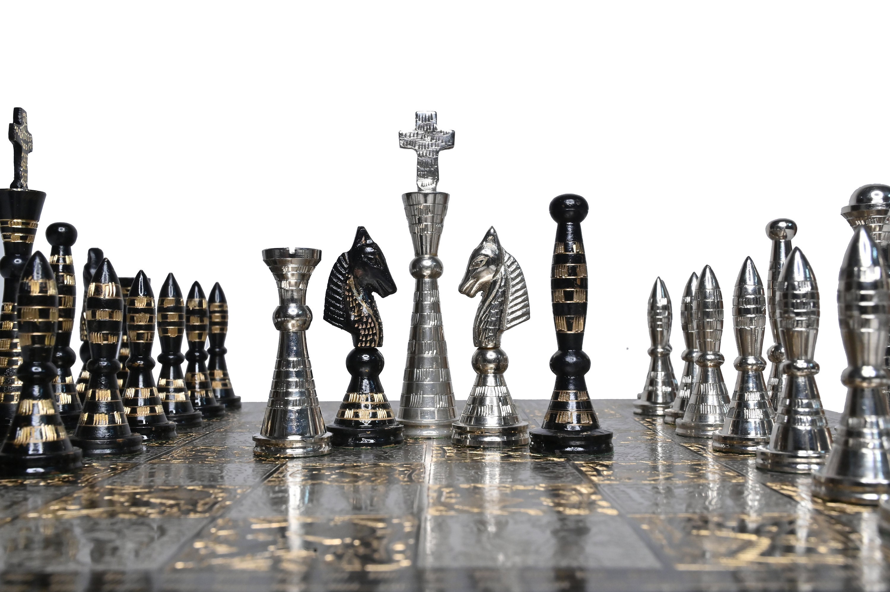 The Exquisite Carved Brass Metal Chess Set Solid Metal Combo