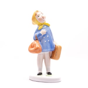 De kleine reiziger - Vintage Bodrogkeresztur keramiek - Meisje met koffer - Handgeschilderd beeldje - Uit de jaren '60 - Made in Hungary