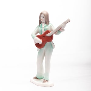 Guitarist girl - Vintage Aquincum Porcelain - Hippie musician woman in green dress - Hand painted figurine - From the 60s - Made in Hungary