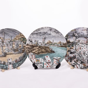 Città di Carte - Fornasetti Milano Italy - Rare "City of Cards" porcelain wall plate set - Surreal style vintage - Mid 20th Century - 7 8 9