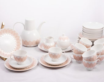 Pink lotus - By Bjorn Wiinblad for Rosenthal Germany - Vintage 10 person coffee set / tea serving - Intricate motifs - From the '70s