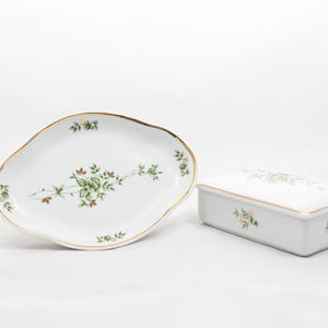 Erica - Vintage Hollohaza tabletop set - Bonbonier Jewellery tray and box - Green floral motifs - Gold plated - Fine hungarian china