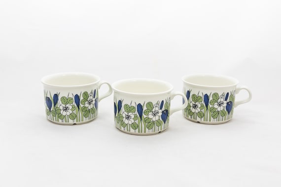 Krokus - Arabia Finland - Porcelain tea cup - Botanical collection - Vintage Nordic Scandinavia - Designed by Esteli Tomura - Flora botanica