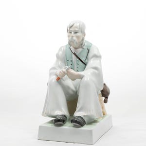 The peasant&#39;s lunch - Large statuette - Vintage Zsolnay Pecs Porcelain - Hand painted figurine - Old folk man - Andras Sinko &#39;60s Hungary