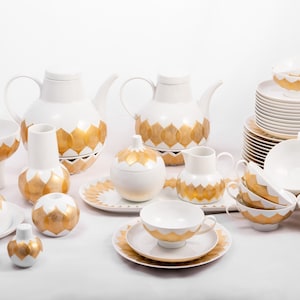 Golden lotus - By Bjorn Wiinblad for Rosenthal Germany - Luxury 12 person porcelain coffee / tea set - Intricate motifs - From the &#39;70s