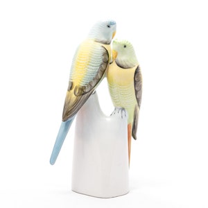 Feathered friends - Vintage Hollohaza Porcelain - Budgie parrot bird figurines - Hand painted - From the &#39;80s - Made in Hungary