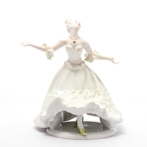 Opera nights - Vintage Arpo porcelain - Dancing victorian woman - Hand painted statuette - From the &#39;70s - Made in Romania