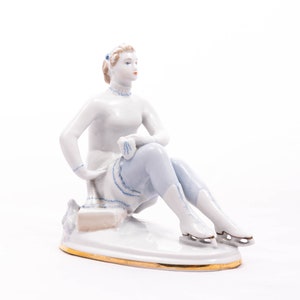 Figure skater - Rare vintage Lomonosov Porcelain - Hand painted figure - Speed skater girl woman - From the &#39;40s - Made in USSR