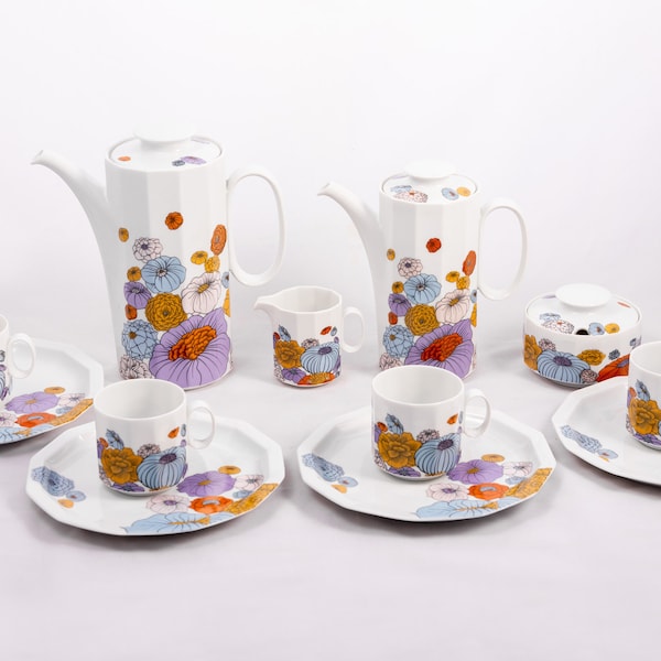 Patras - By Tapio Wirkkala for Rosenthal Germany - Polygonal shape - Vintage 4 person coffee set / tea serving - Intricate flower motifs