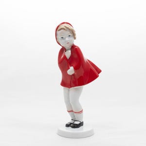 Windy day - Rare Metzler & Ortloff Porcelain - Art-deco little girl in red coat - Hand painted &#39;60s - Germany Gdr Sitzendorf