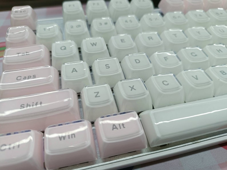 Creamy Keyboard Womier Pink Keyboard Keycaps 60 65 75 100 Percent, MOA Profile Cute Keycap PBT Dye-Sublimation Key Caps Set For Cherry MX, Kailh, Outemu, Gateron Mechanical Keyboards (Love Origami Cute Keyboard