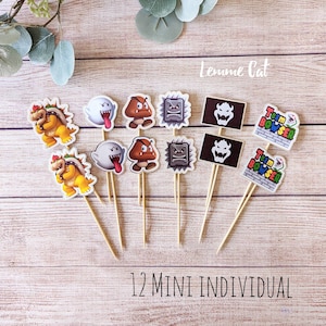 Pode incluir: Doze mini toppers para cupcakes com personagens da franquia de videogames Super Mario Bros. Os toppers incluem Bowser, um Boo, um Goomba, um bloco de tijolos e uma bandeira que diz "Team Bowser".
