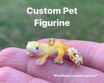 Figura de Gecko en miniatura de arcilla polimérica personalizable- Desk Buddy