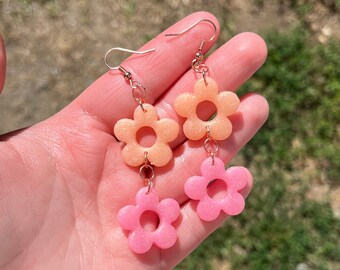 Pendientes de flores vibrantes