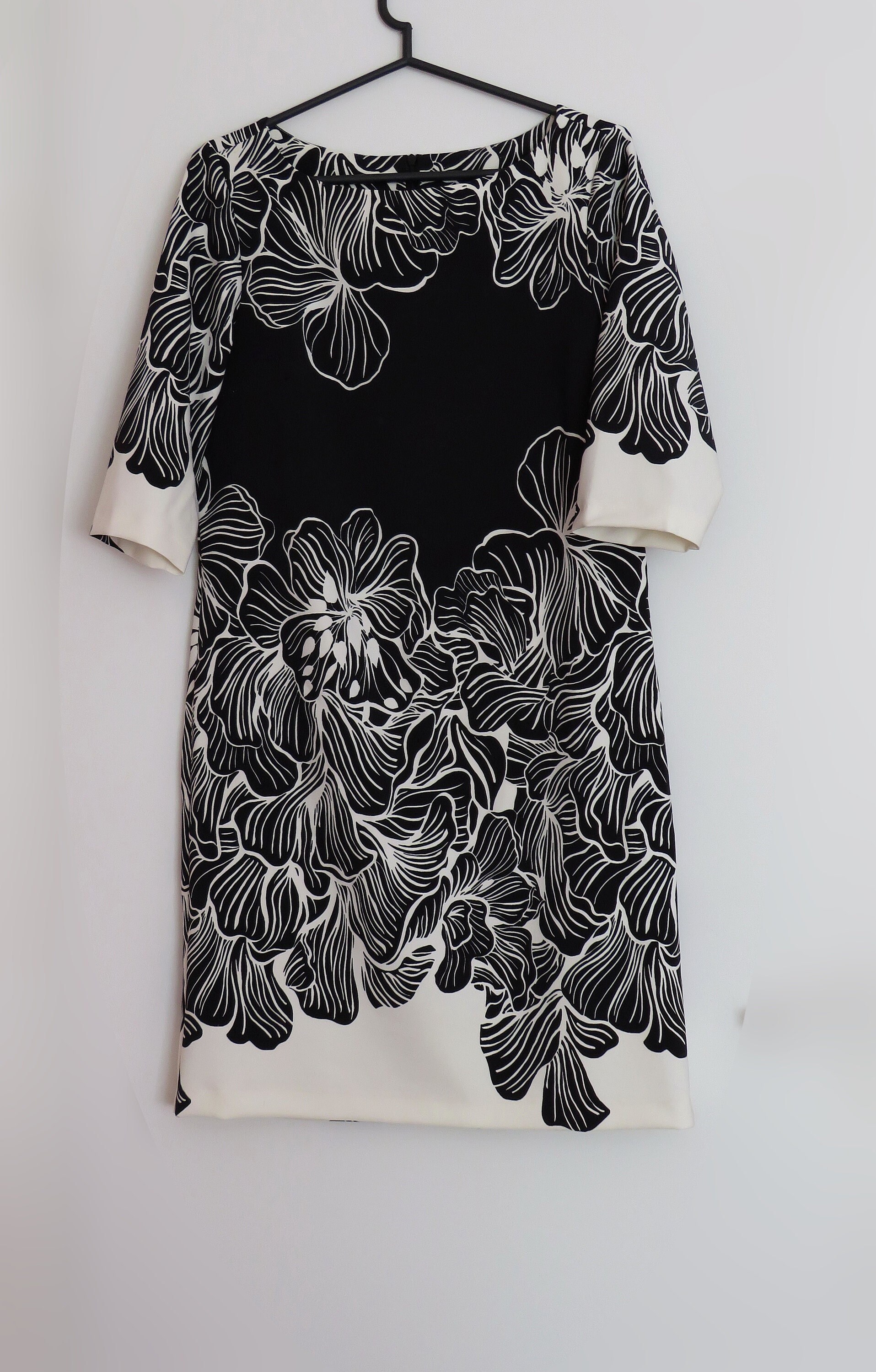 Vestido blanco y negro Vestido pequeño de manga 3/4 Vestido en contraste floral
