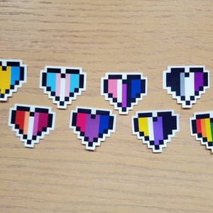 Pixel Pride Flagge gestanzte Aufkleber in holografischer und nicht holografischer Ausführung