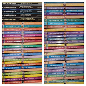 Puede incluir: Una colección de libros de Animorphs, con lomos coloridos que muestran títulos como "El Visitante", "El Secreto" y "La Mutación". Los libros están apilados en dos columnas, mostrando la marca y las portadas.