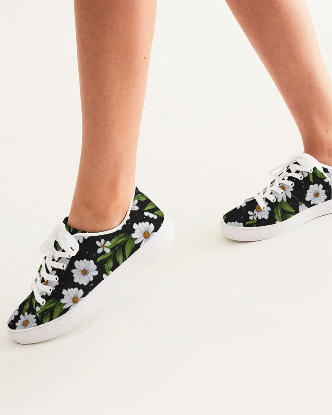 black daisy trainer
