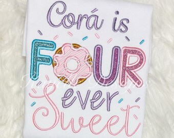 女の子用パーソナライズドーナツTシャツ | 誕生日 | 刺繍