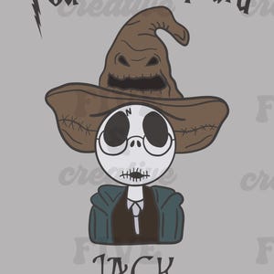 Puede incluir: Ilustración de Jack Skellington con un sombrero de mago marrón con el texto "You're a wizard" arriba y el nombre "JACK" abajo. Jack lleva gafas, un traje y una corbata. El fondo es de color gris claro.