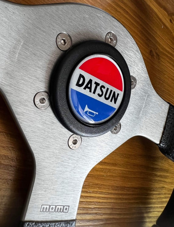モモ MOMO ダットサン DATSUN ホーンボタン/NISSAN/SR311 モモ MOMO ダットサン DATSUN ホーンボタン/NISSAN SR311