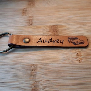 Morris Minor Traveller personalised Leather Key Ring