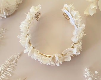 Corona de noa hecha de flores de hortensias preservadas, boda, ceremonia,