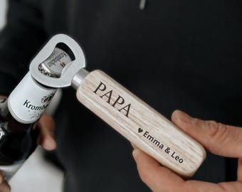 Vatertag Geschenk Papa mit Namen der Kinder | Personalisierter Flaschenöffner Holz | Geschenk Papa individuell graviert I Bier Geschenk Papa