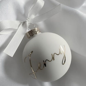 Weihnachtskugeln personalisiert wollweiß creme I personalisierte Christbaumkugeln Glas 8cm Bild 3