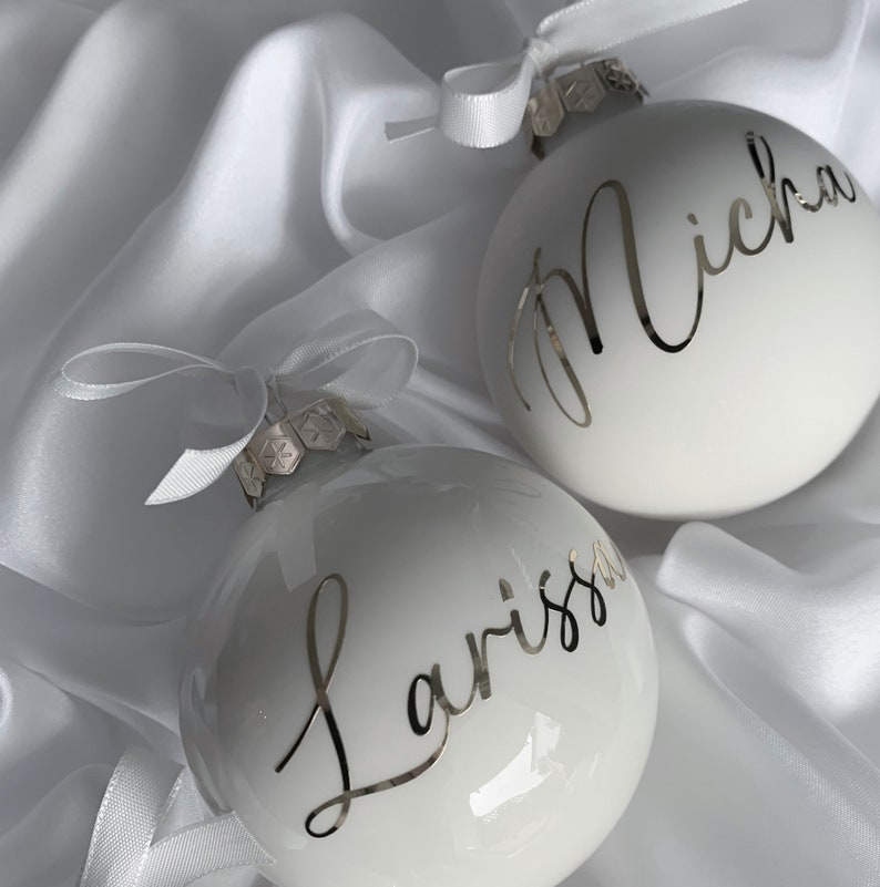 Weihnachtskugeln personalisiert wollweiß creme I personalisierte Christbaumkugeln Glas 8cm Bild 9