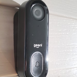 Geeni Wired Doorbell Traditional Vinyl/ Board Siding Mount