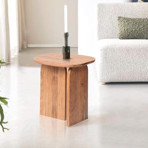 Handgjort sidobord i akaciaträ: Modern minimalistisk accentpall