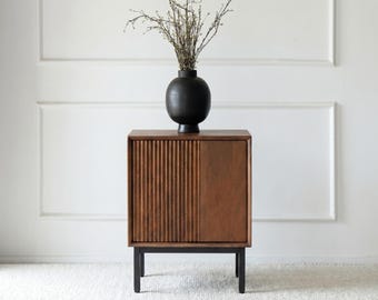 Mango Wood Fluted Bedside Table, Light Honey Modern Nightstand Cabinet