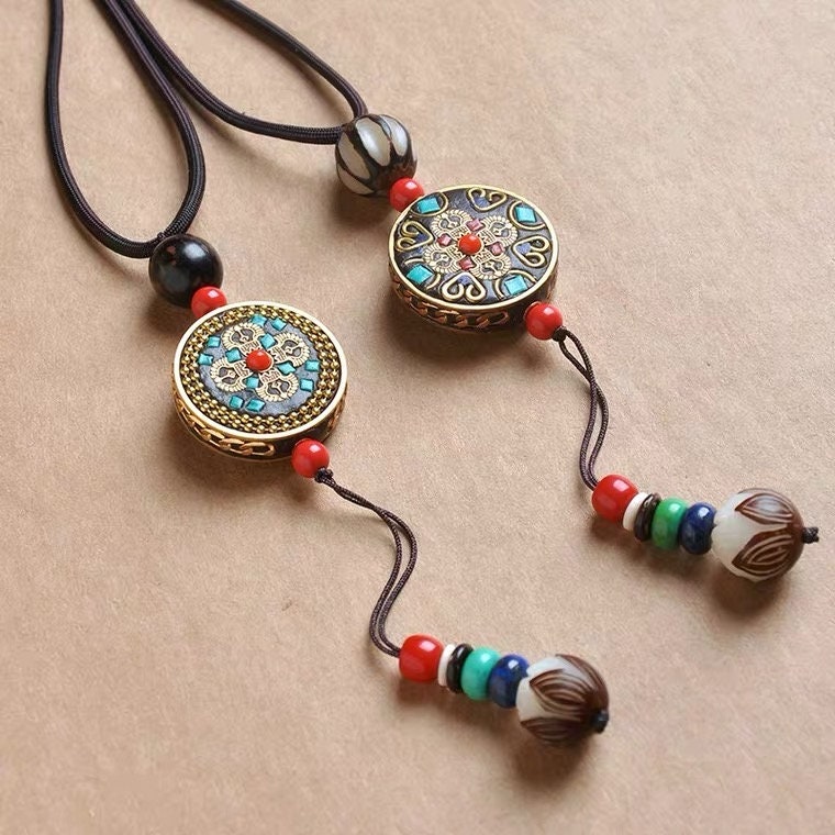 Collar hecho a mano nepalí con colgante de la suerte tibetana Etsy España