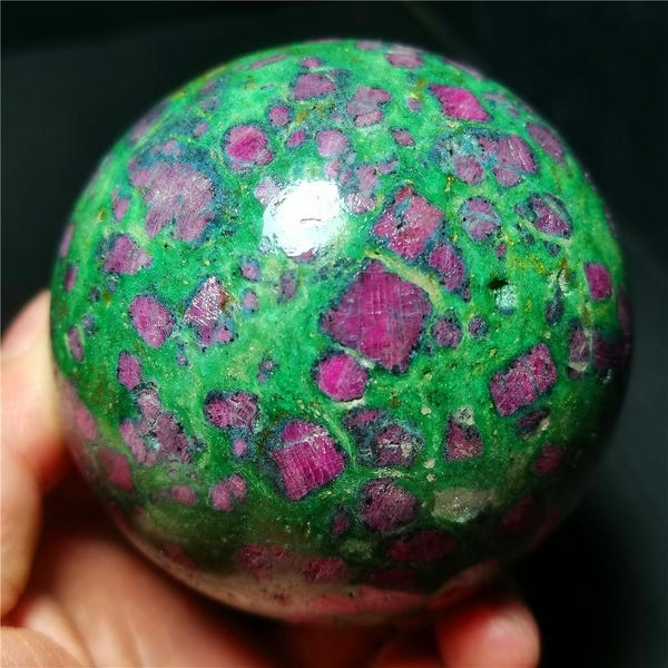Bola de cristal de rubí verde abuela de 76 mm: Piedra curativa de palma