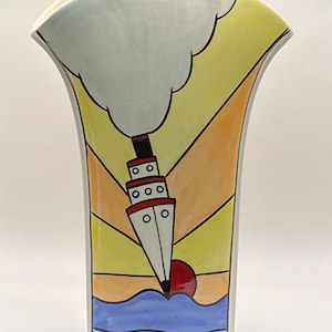 LORNA BAILEY Fan Vase in the &#39;Cruise’ Pattern