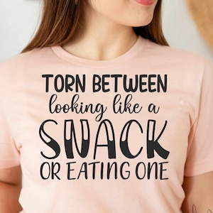 Diviso tra sembrare uno spuntino o mangiare uno Svg, allenamento divertente Svg, Funny Mom Svg, mamma camicia Svg, tagliare file per cricut e silhouette