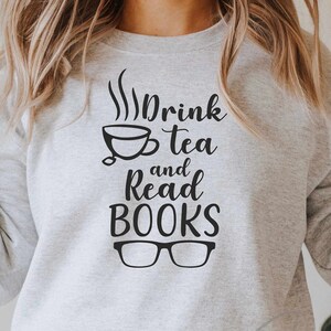 Boire du thé et lire des livres Svg, bookloversvg, livre citations Svg, lecture svg, svg enseignant, livre nerd svg, fichier coupé pour Cricut et Silhouette