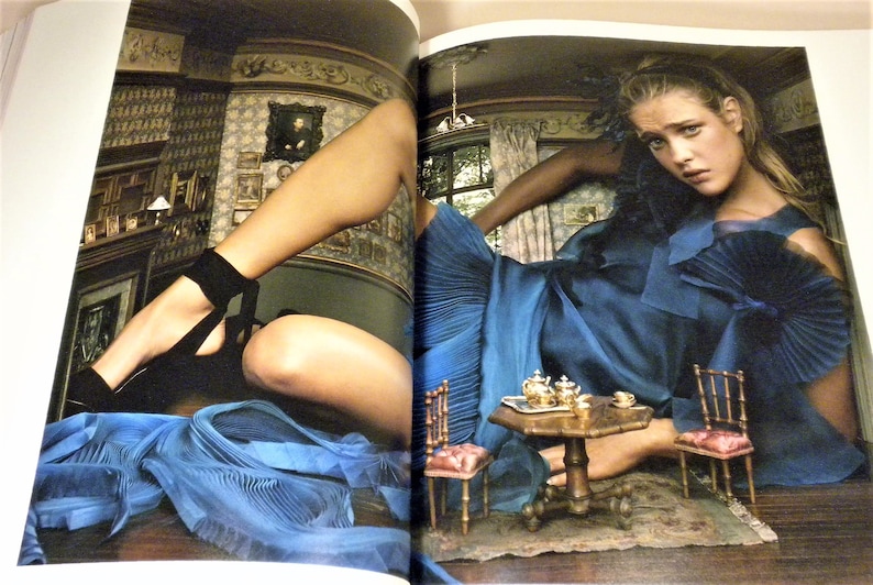 SIGNED, Annie Leibovitz: Wonderland, Annie Leibovitz, Foreword by Anna Wintour, First Edition, New image 6