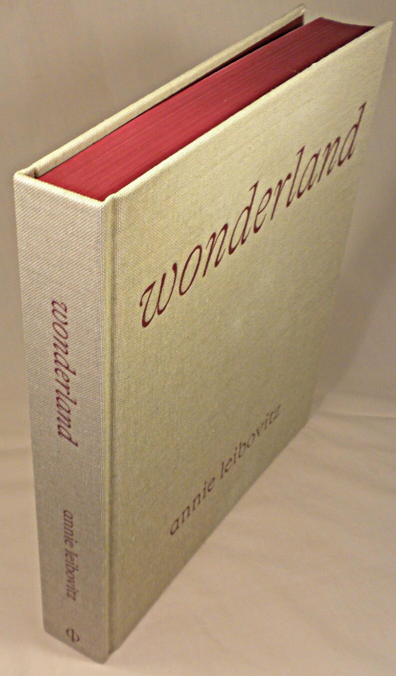 SIGNED, Annie Leibovitz: Wonderland, Annie Leibovitz, Foreword by Anna Wintour, First Edition, New image 4