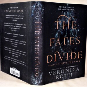 ONDERTEKEND, The Fates Divide, Veronica Roth, eerste editie, eerste druk, nieuw, 2016, Carve The Mark #2