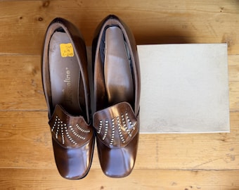 NOS 1960s Jacqueline “Cortez” Brown Leather Pumps | New Old Stock Studded | Rare 7.5 Size | Mod Secretary Square Toe with Original Box