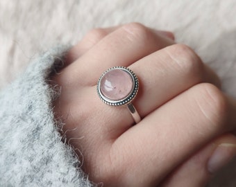 Spiritueller Ring aus S925-Silber und echtem Rosenquarz-Cabochon